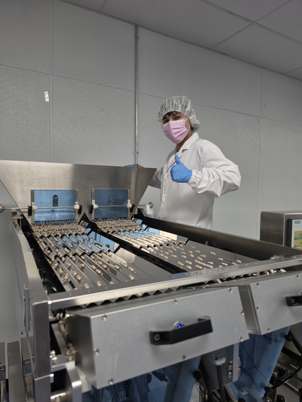 Capsule sorting and inspection line inside the NexNutraLab cleanroom